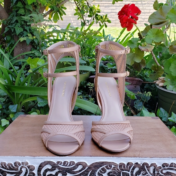 Edgy Chic Diamond Mesh Saks Fifth Avenue Sandals - Picture 3 of 8